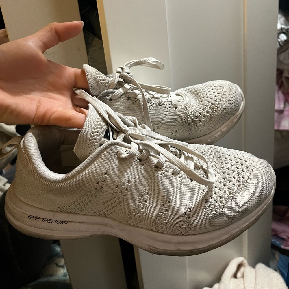 APL WHITE SNEAKERS